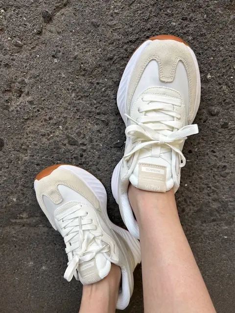 お出かけが楽しくなるハンズフリースニーカの画像_1