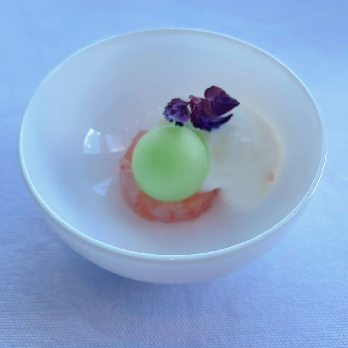 フレンチダイニング「アジュール フォーティーファイブ」の料理 ボタンエビのカルパッチョ