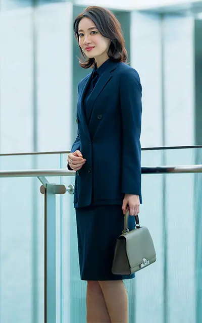 アニオナのウールフランネルスーツコーデの樹神