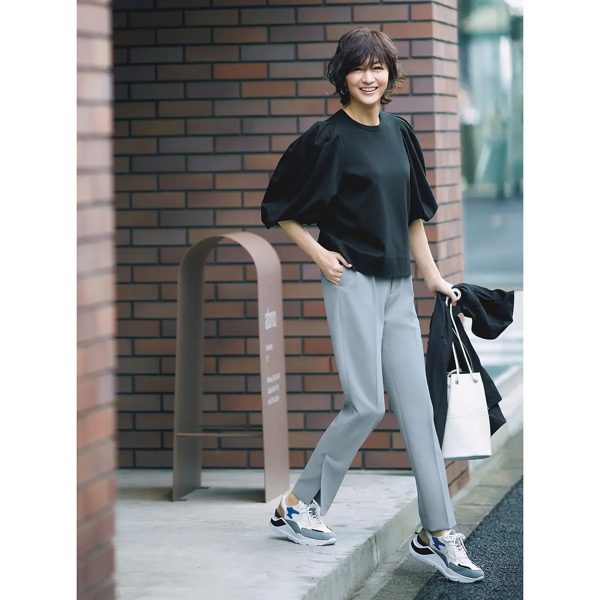 E by éclat 袖ボリュームトップス、スリットテーパードパンツ