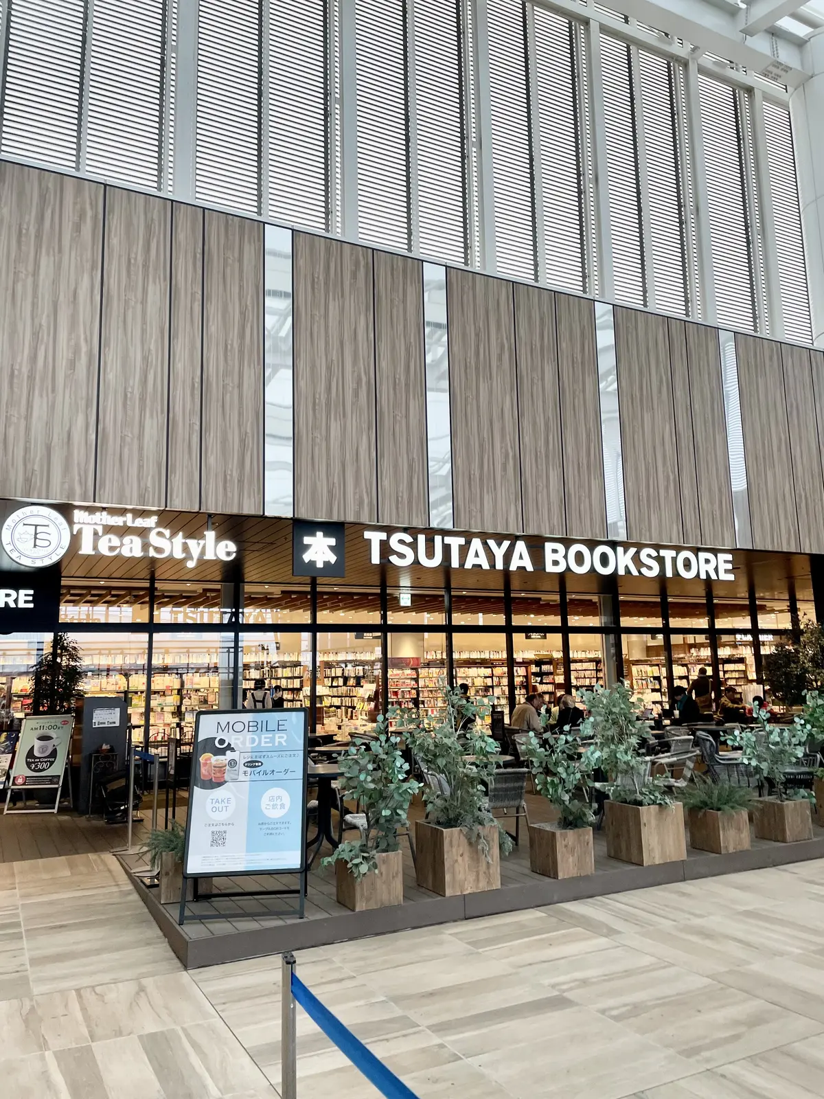オリジナルフルーツティー、Mother Leaf Tea Style、マザーリーフティースタイル、テラス席、吹き抜け、吹き抜け天井、TSUTAYA BOOK STYLE、