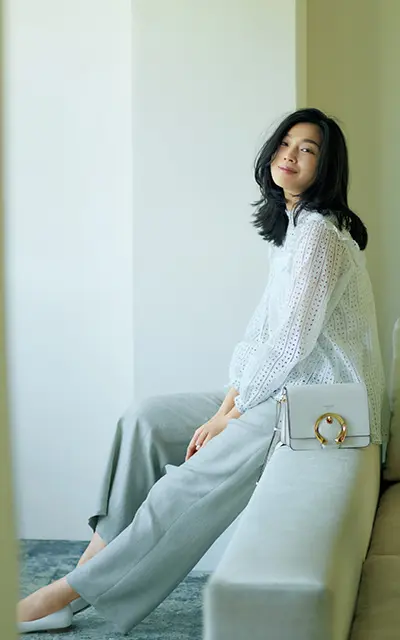 夏グレージュ　ウエスト後ろゴムのパンツ