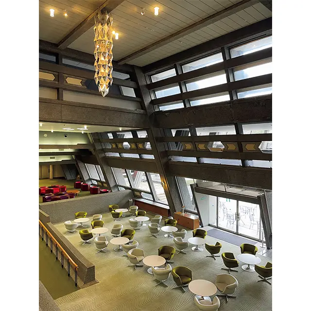 ミッドセンチュリーのモダニズム建築の傑作に浸る  NIWA café