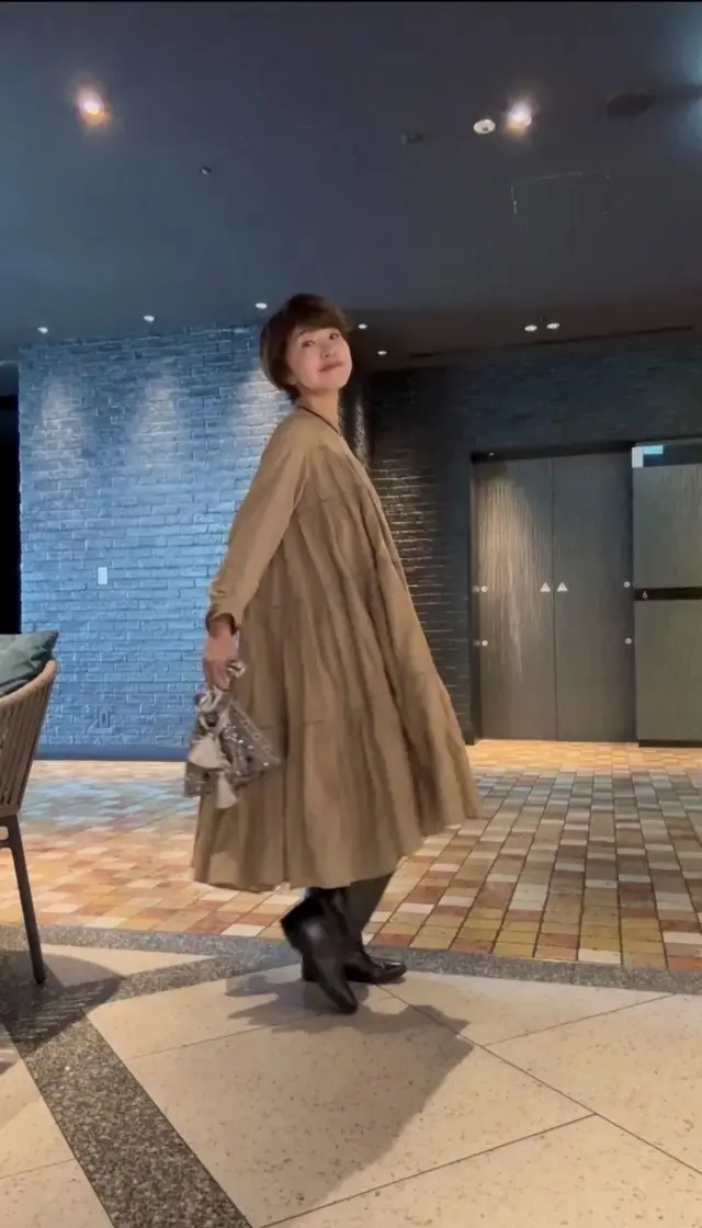秋はモカ色のティアードワンピースで大阪満喫！
