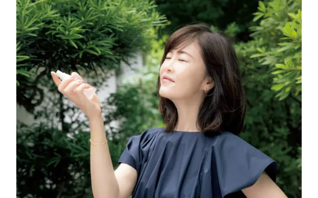 美容ジャーナリスト 安倍佐和子さん 浴びるミストでメイクくずれ防止