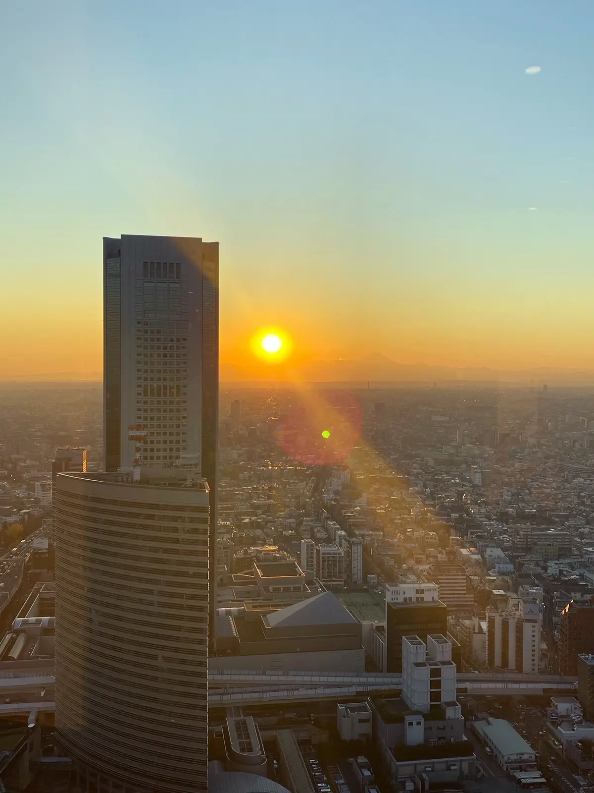 ブラックコーデで「パークハイアット東京」の画像_13