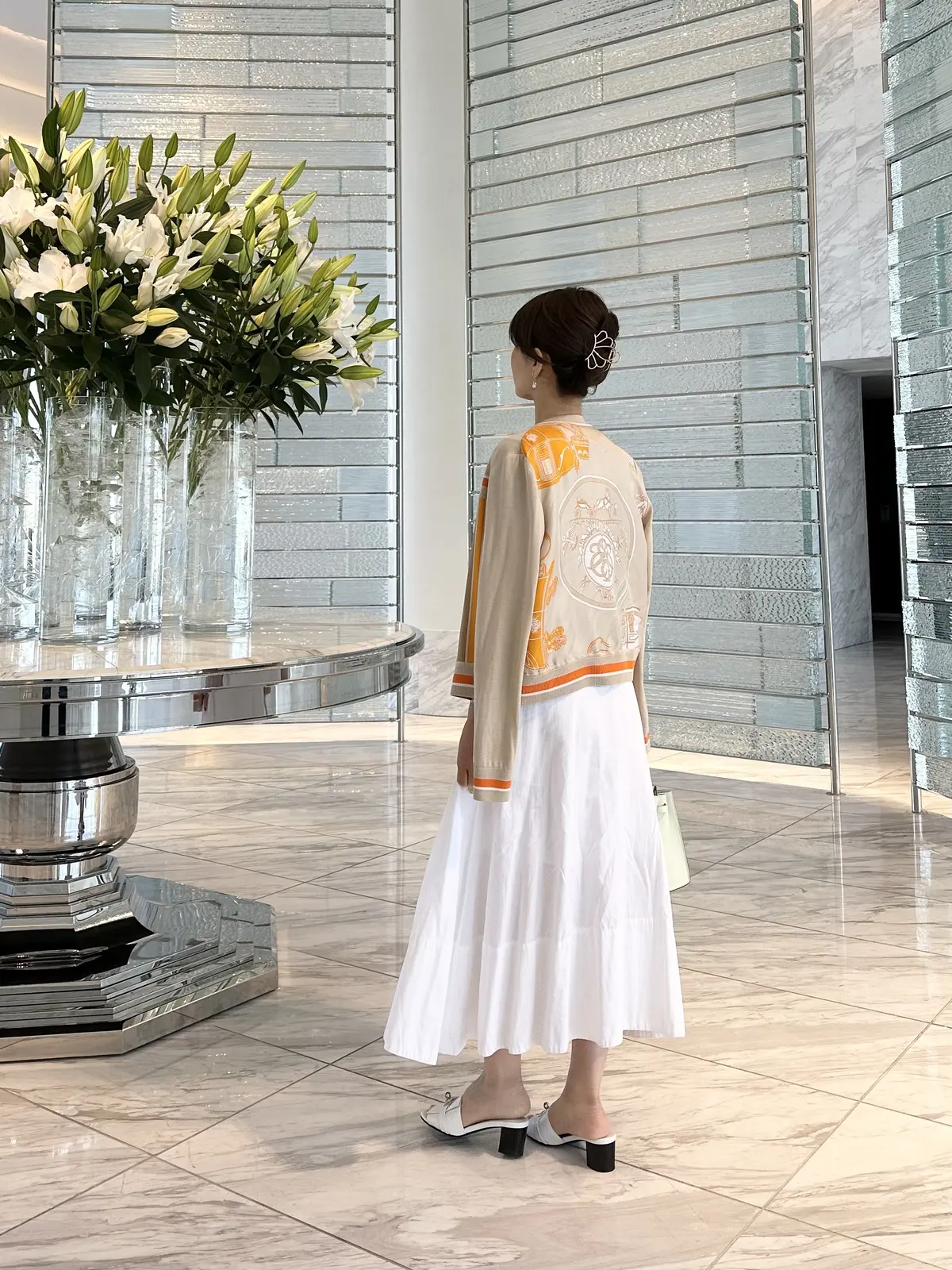 アラフィーこそ白を着る　大人ホワイトスカの画像_2