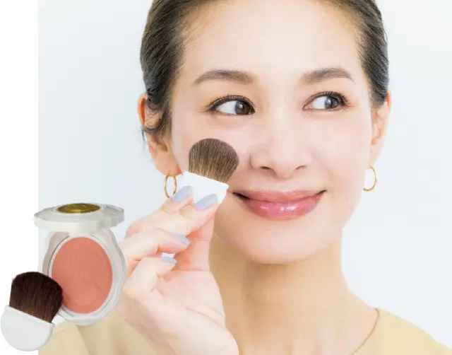 血色チークは高めの位置にいれる