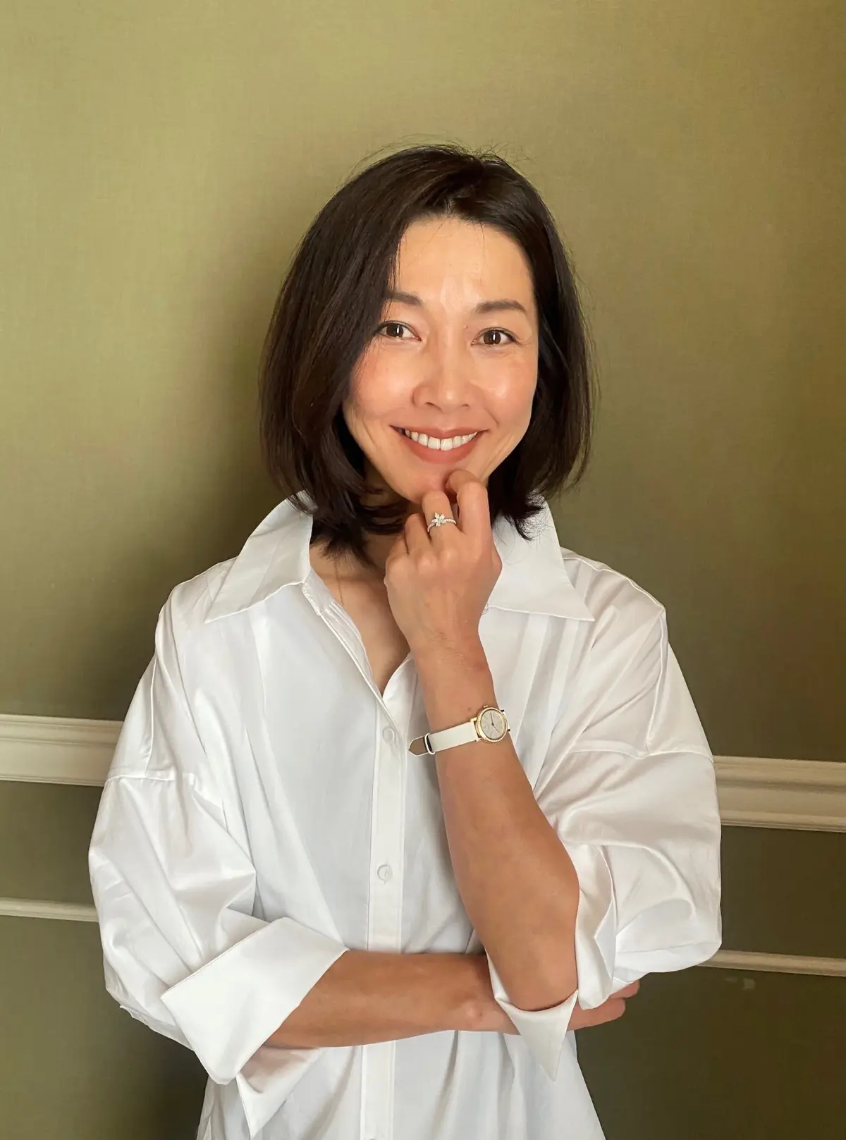 愛用ジュエリーを身につけたエクラ華組の高田さん