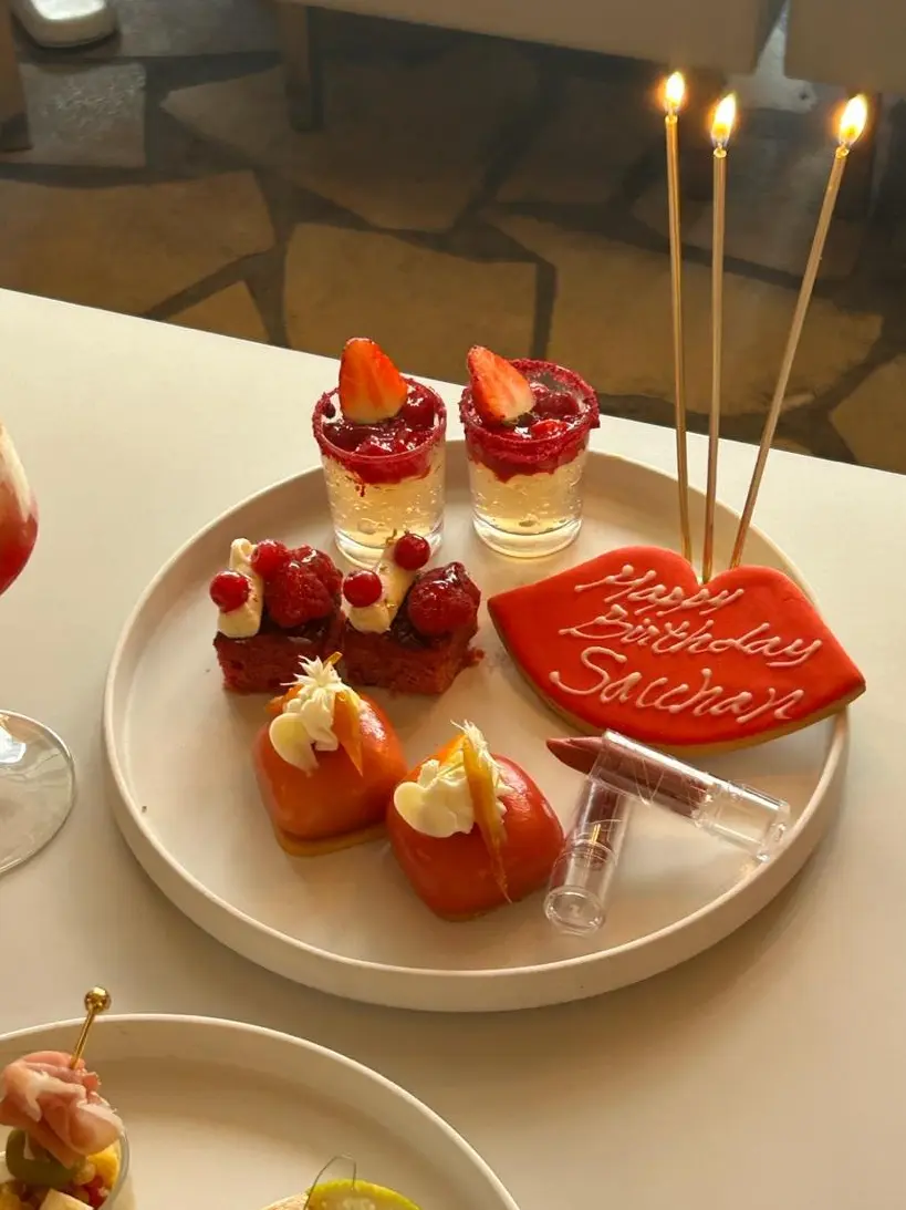 大人レッドの華やかアフヌンで女子会の画像_5