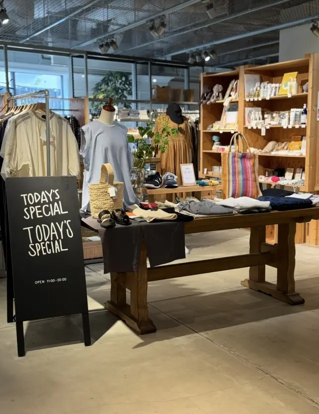 夏、大好きなブラックワンピースで毎日がスの画像_16