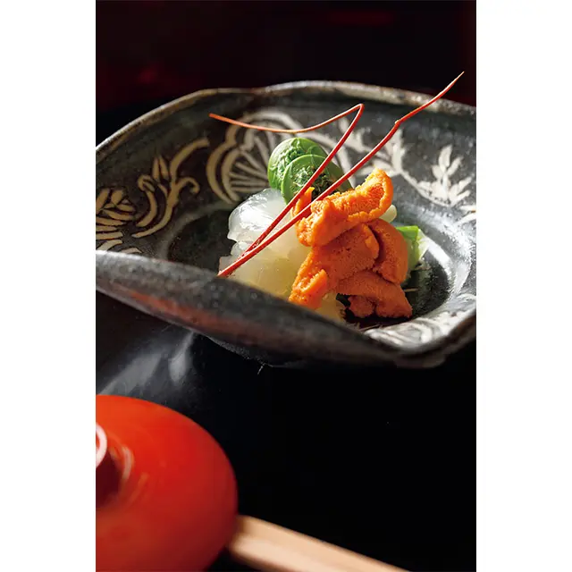 「春の山野菜と伊勢エビと雲丹」