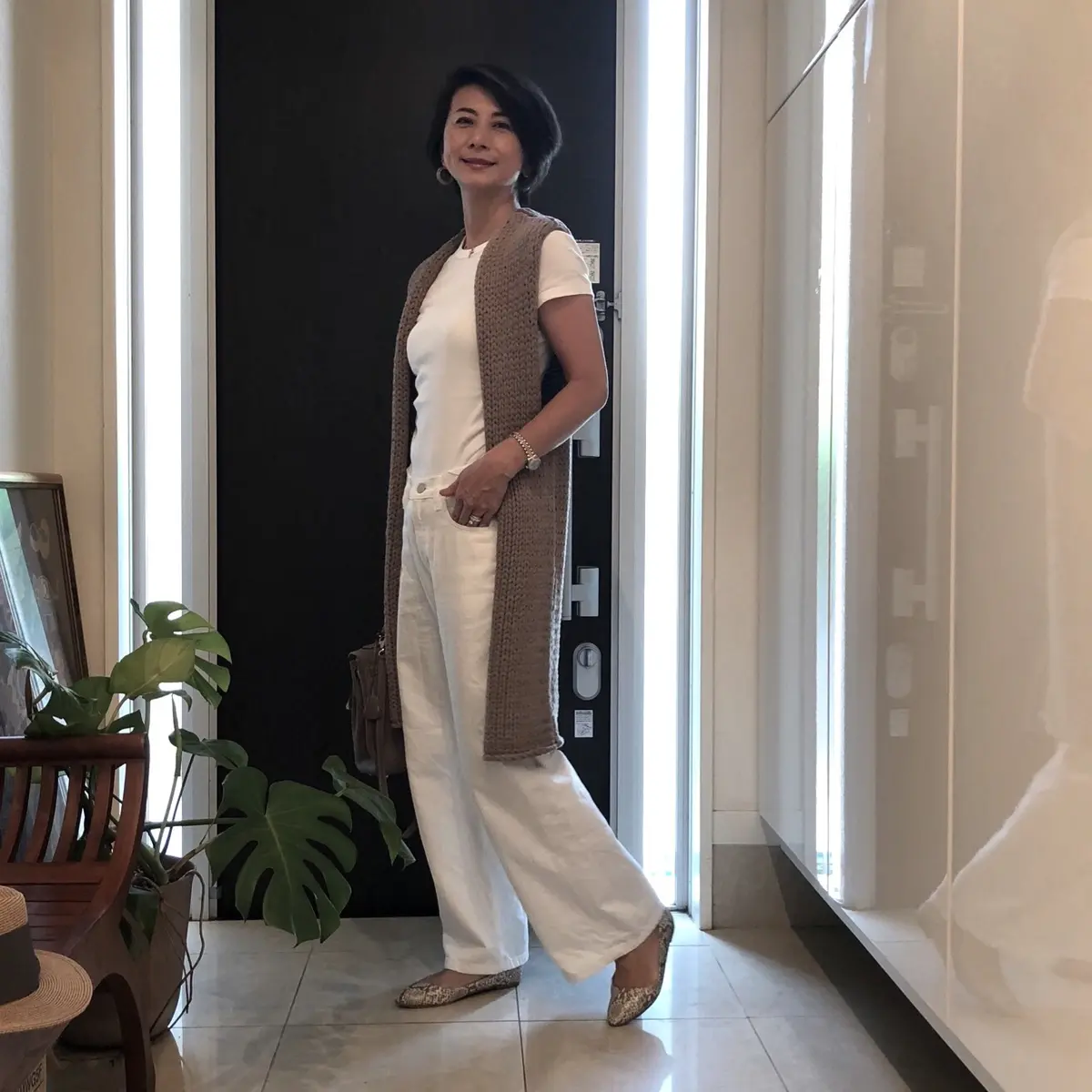 セミワイドのホワイトデニムはエクラ世代のの画像_3