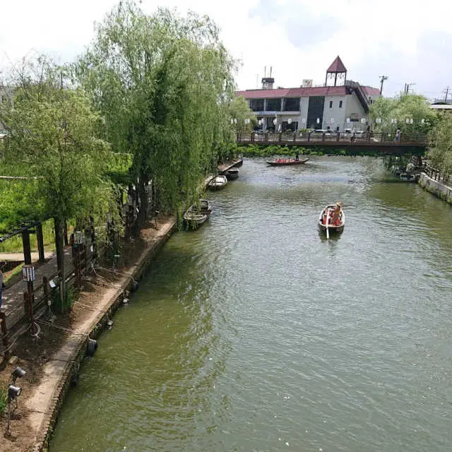 あやめ園内の水路