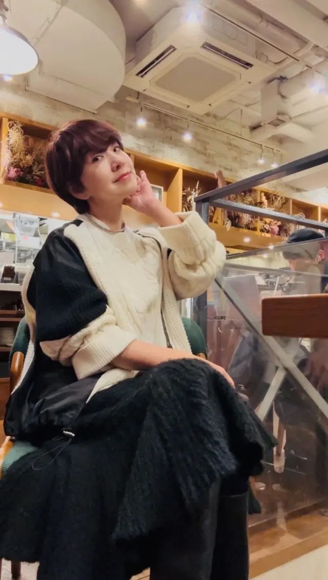 冬のショートヘアをレッドに　抜け感のあるの画像_3