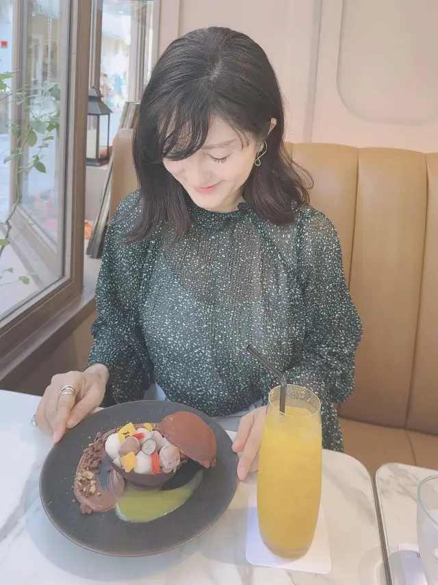 端正なスカートで自由が丘探索の画像_3