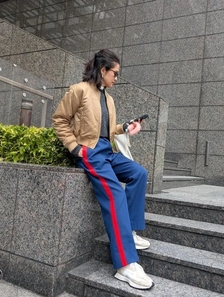 大人カジュアル　トラックパンツ　ブルゾン　スニーカー