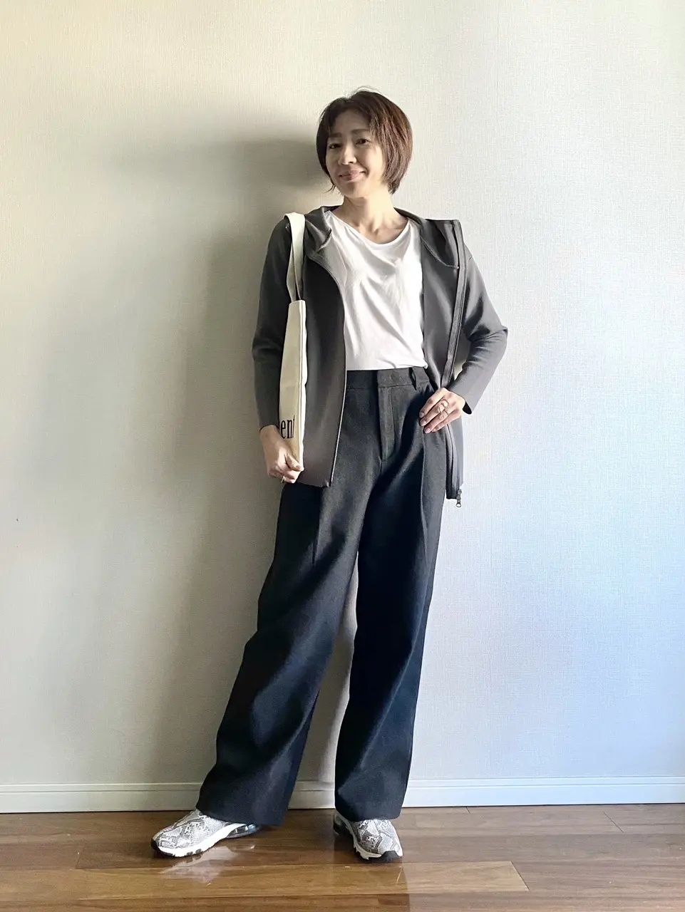 ブラッシュドジャージータックワイドパンツ コーデ①