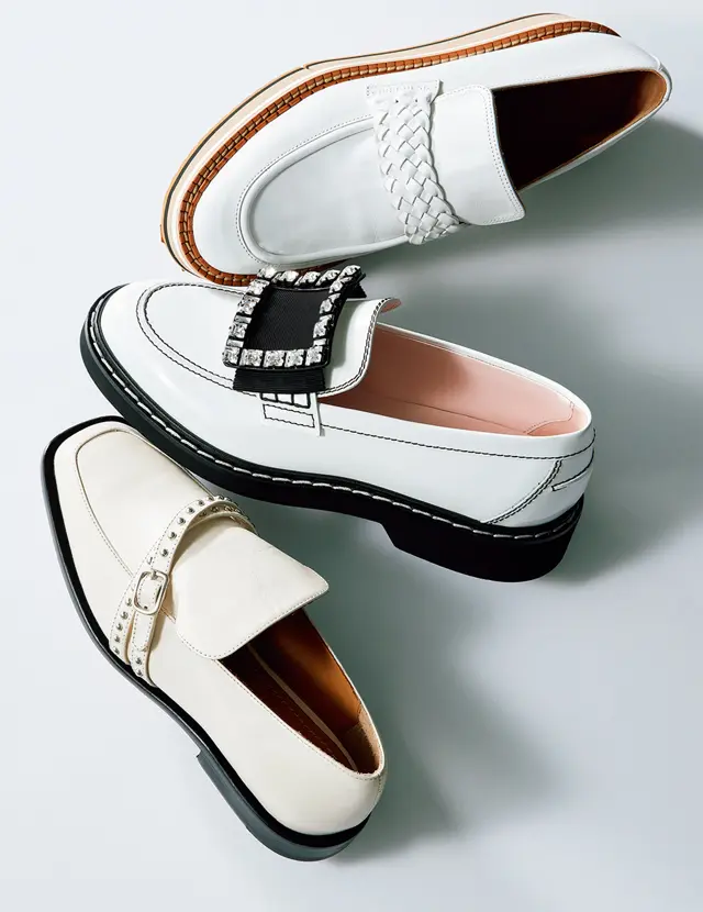 薄色ローファー