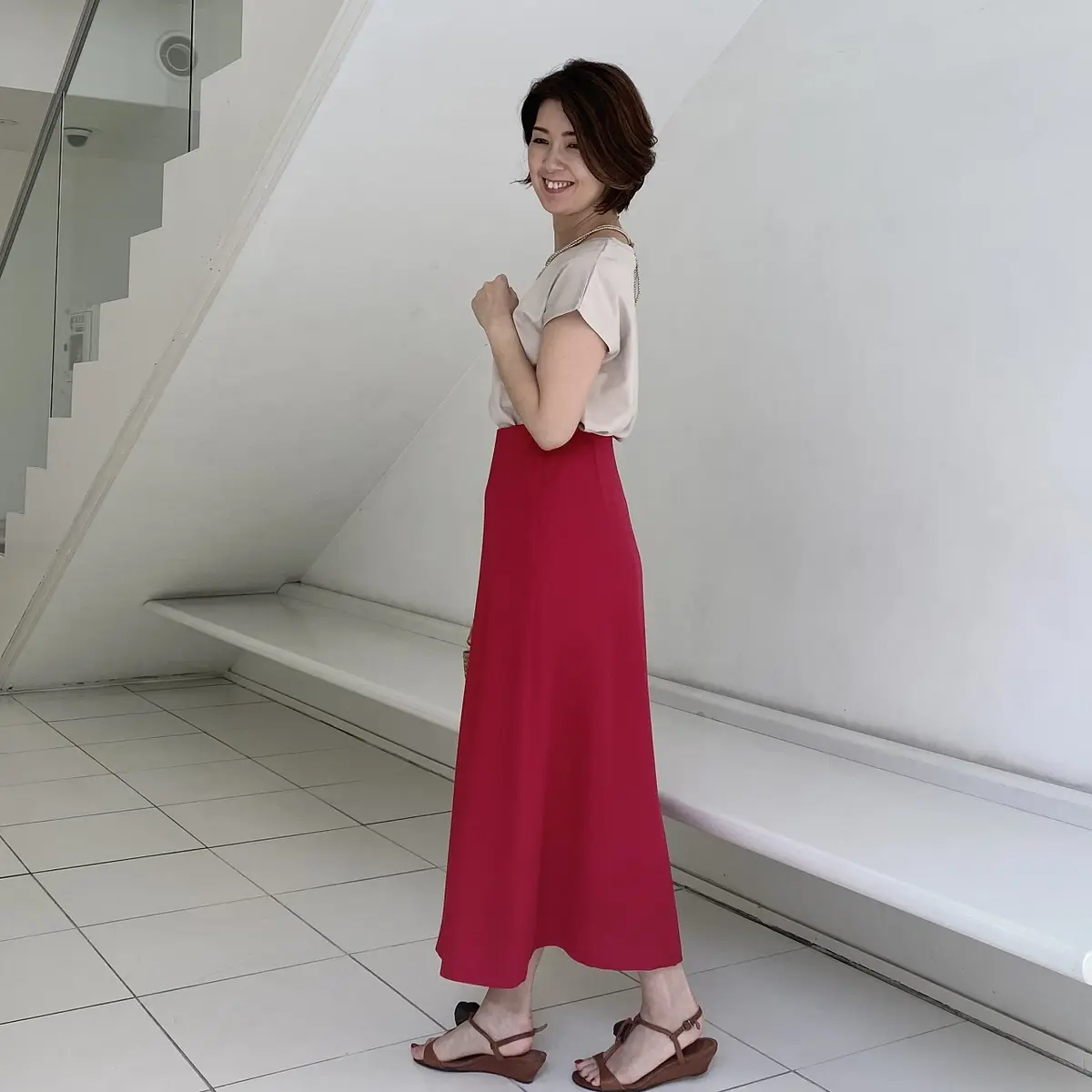 サテンなピンクスカートをまとっての画像_4