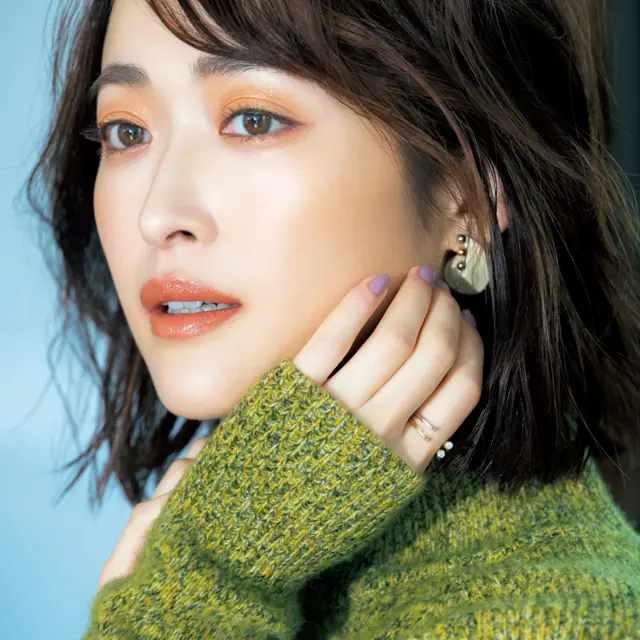 オレンジ×繊細ラメのメイクの程野祐子