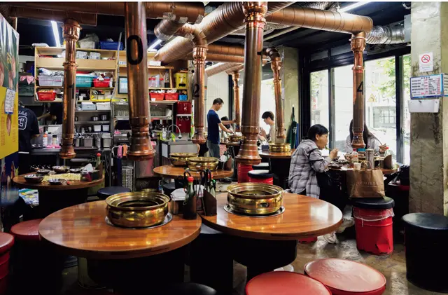 SNSで一気に火がつきまたたく間に行列ができる店に。観光客にも大人気