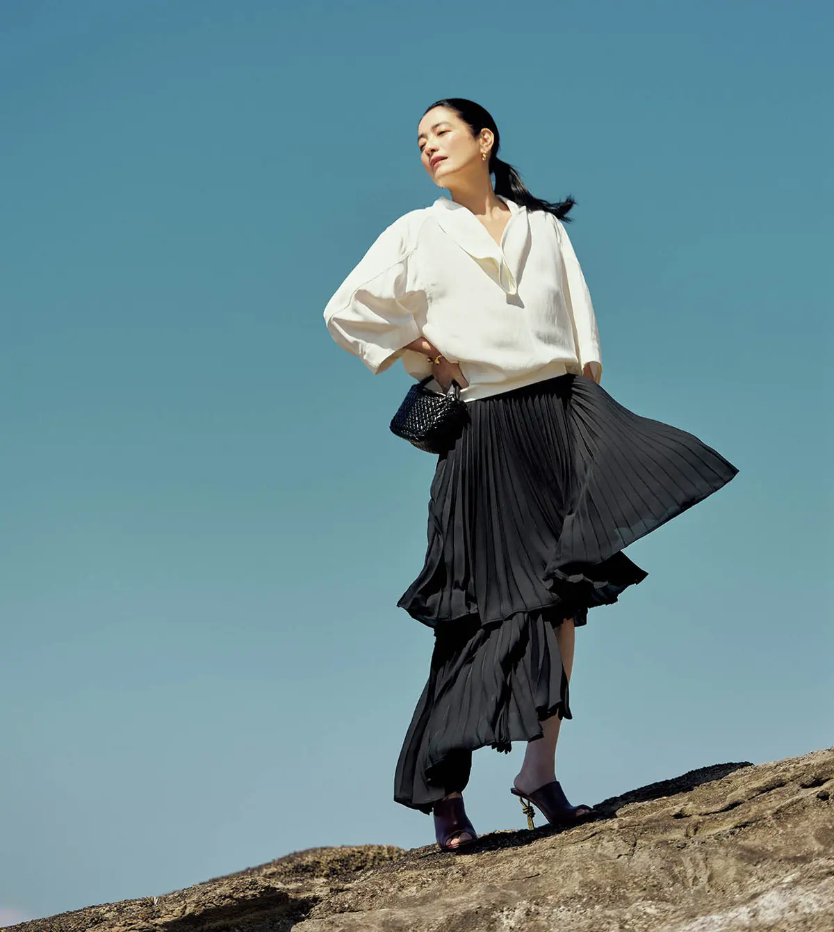 定番配色の黒×白を 新しく見せるのは立体感