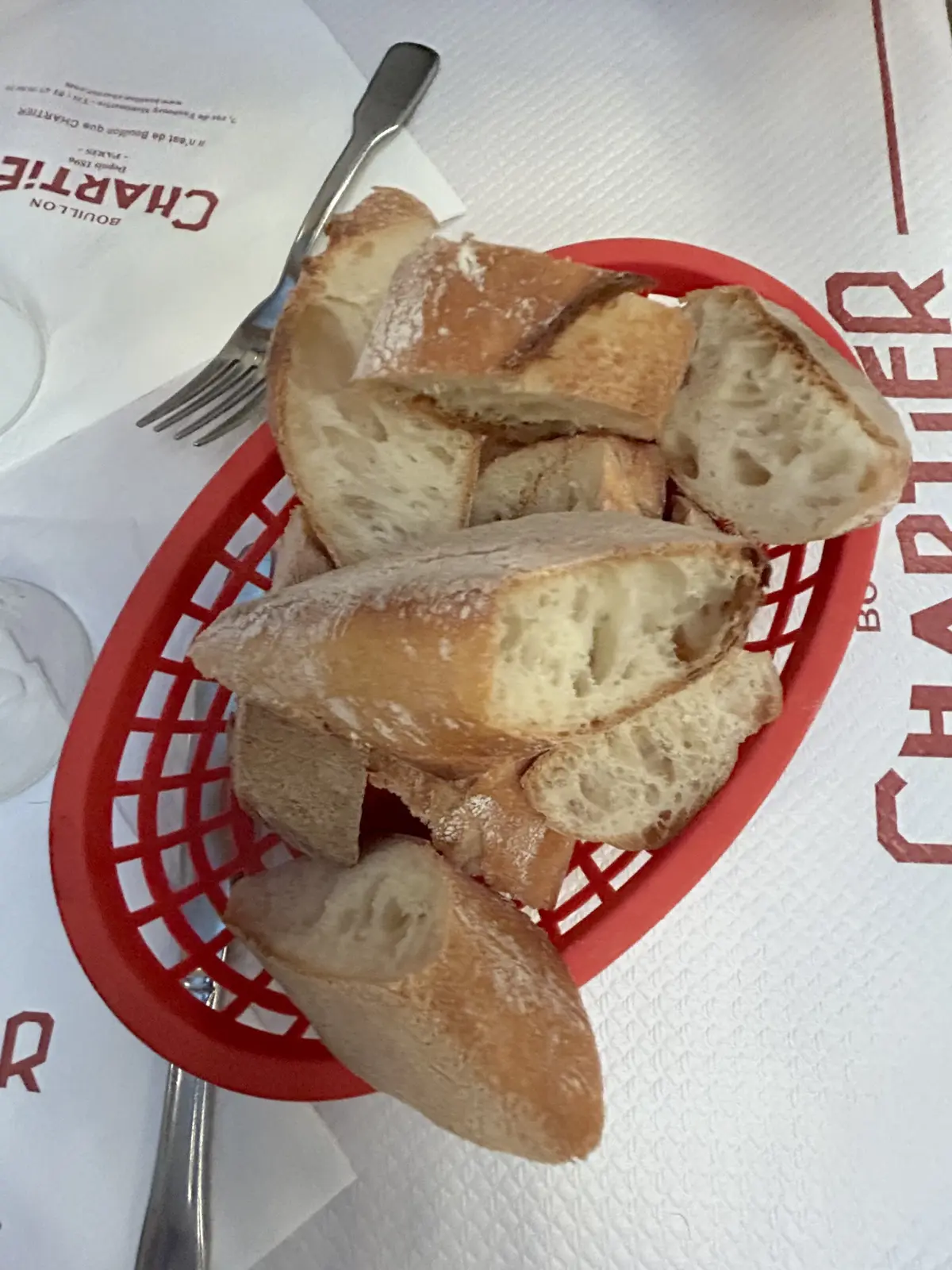 パリ　フランスパン「Bouillon Chartier （ブイヨン・シャルティエ）