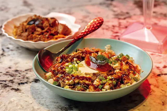 皮蛋豆腐（ピーダンドウフ）NTD320、滷水三寶（ルースェイサンバオ）NTD380