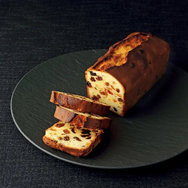 フルーツをたっぷり入れる プリュム・ケイク