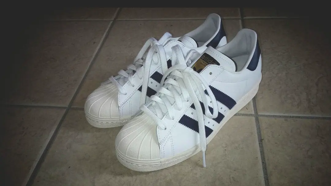 アディダスのスーパースター　カレッジネイビー
