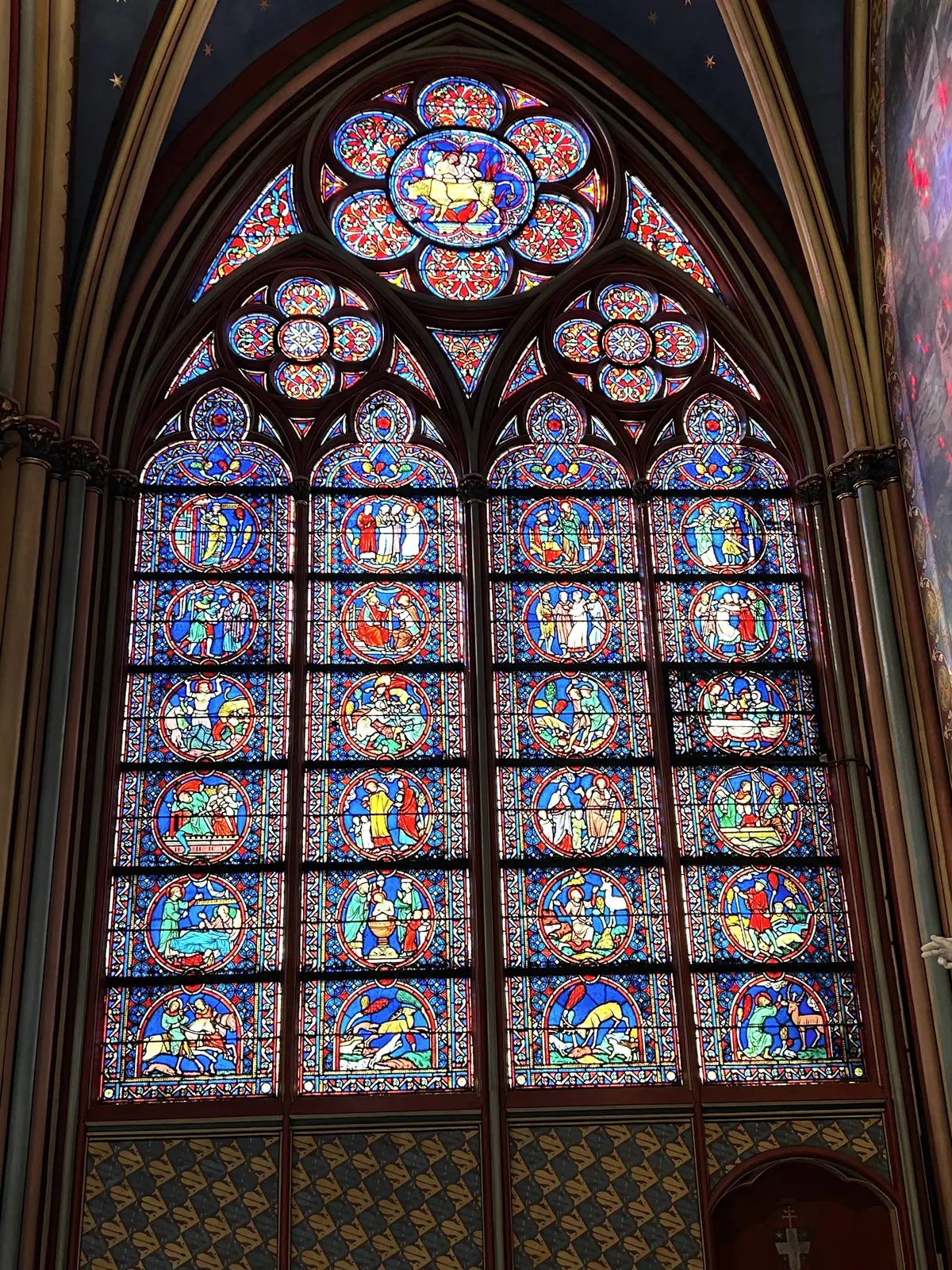 パリ　ノートルダム大聖堂　　　ステンドグラス　　Notre-Dame de Paris