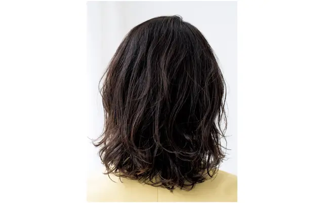 気になる髪のうねりは、S字パーマで旬のヘアにチェンジ！【50代髪型・ヘアスタイル】