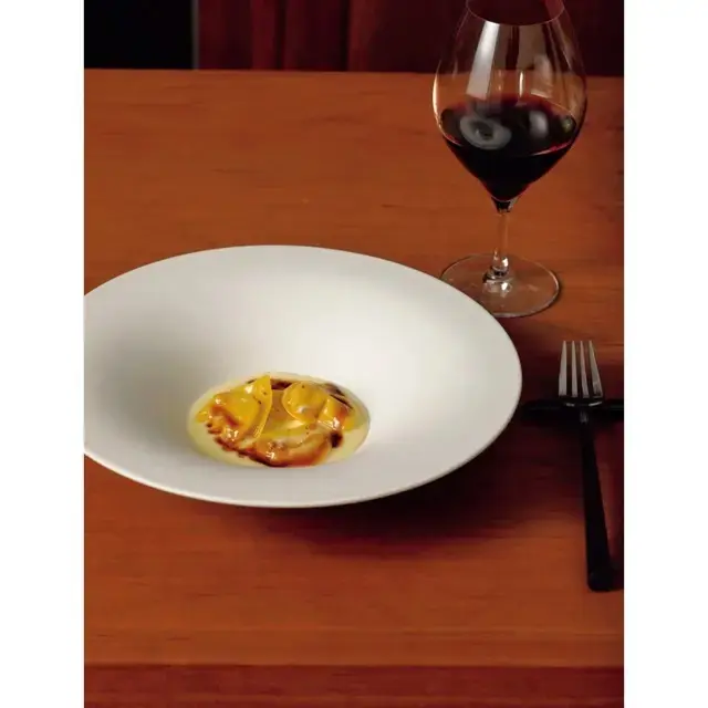 料理は￥18,000のコースから。ゴルゴンゾーラとトリュフのソースで味わう「空豆のピュレとリコッタチーズのトルテッリ」