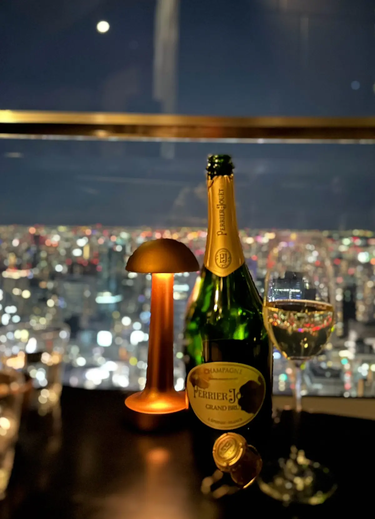 お着物を着てアンダーズ東京ホテルのワインの画像_17