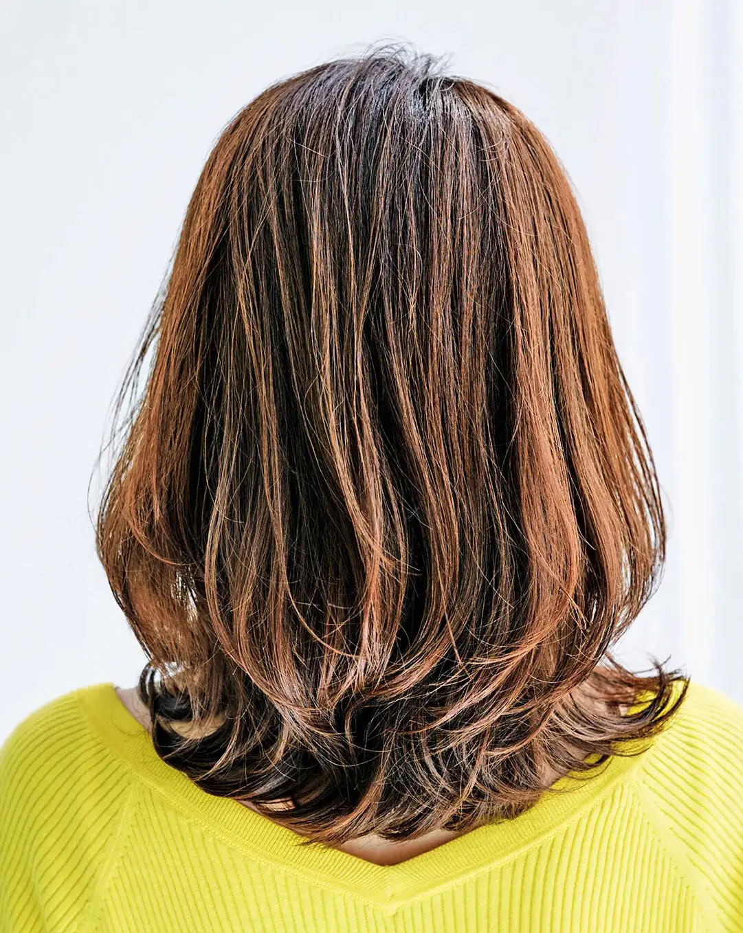 OurAge×Webエクラ　後ろから見たミディアムヘア　ヘアスタイル