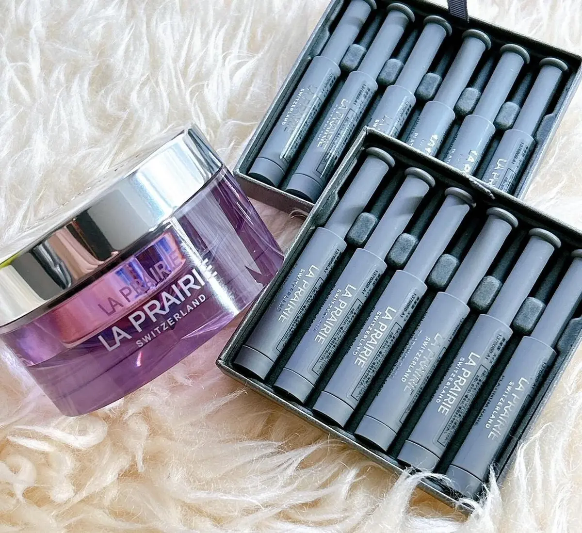 (PT レア HR コンセントレート《導入美容液》0.7mL×12、PT レア HR クリームマスク《モイスチャライザー》20mL）￥235,620(2024年1月1日発売）