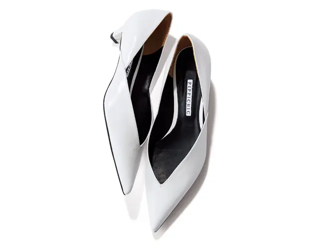 サイドのVカットがモード感をプラス。￥35,200／リンク・セオリー・ジャパン（ピッピシック／セオリーリュクス）　