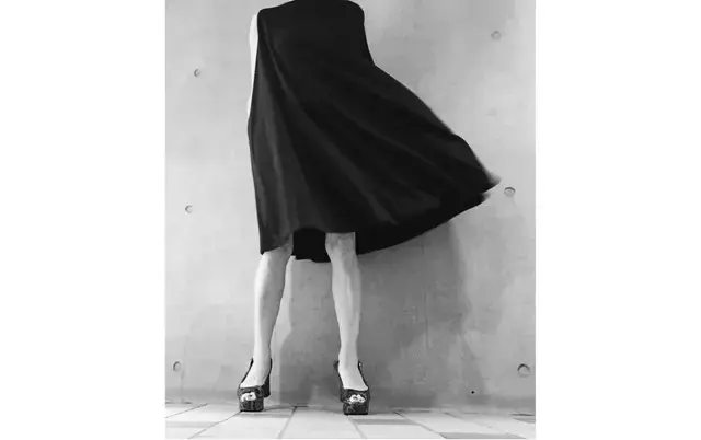 Instagramの投稿には、着こなしもさることながら脚線美へのコメントも多数