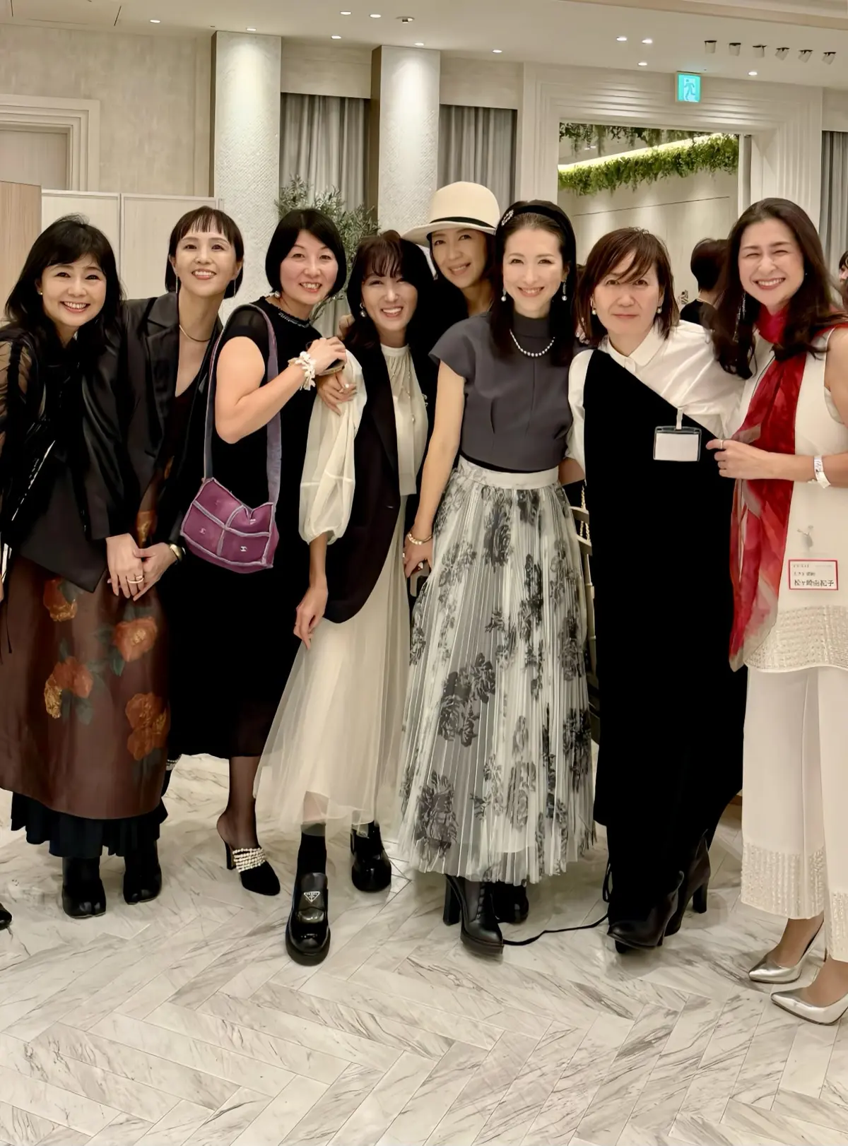 【H&M】白パンツドレスで「ソワレ・ドゥの画像_15