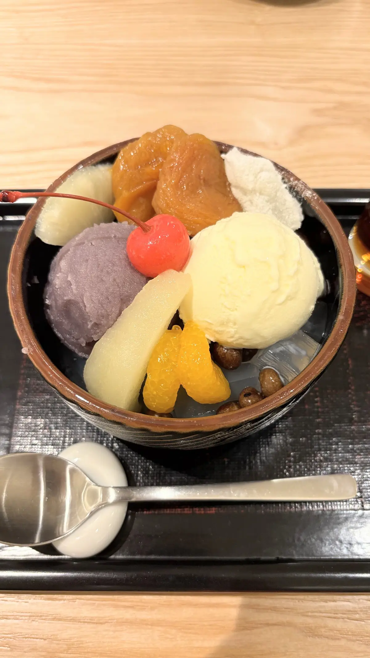 神楽坂　商店街　神楽坂商店街　クリームあんみつ