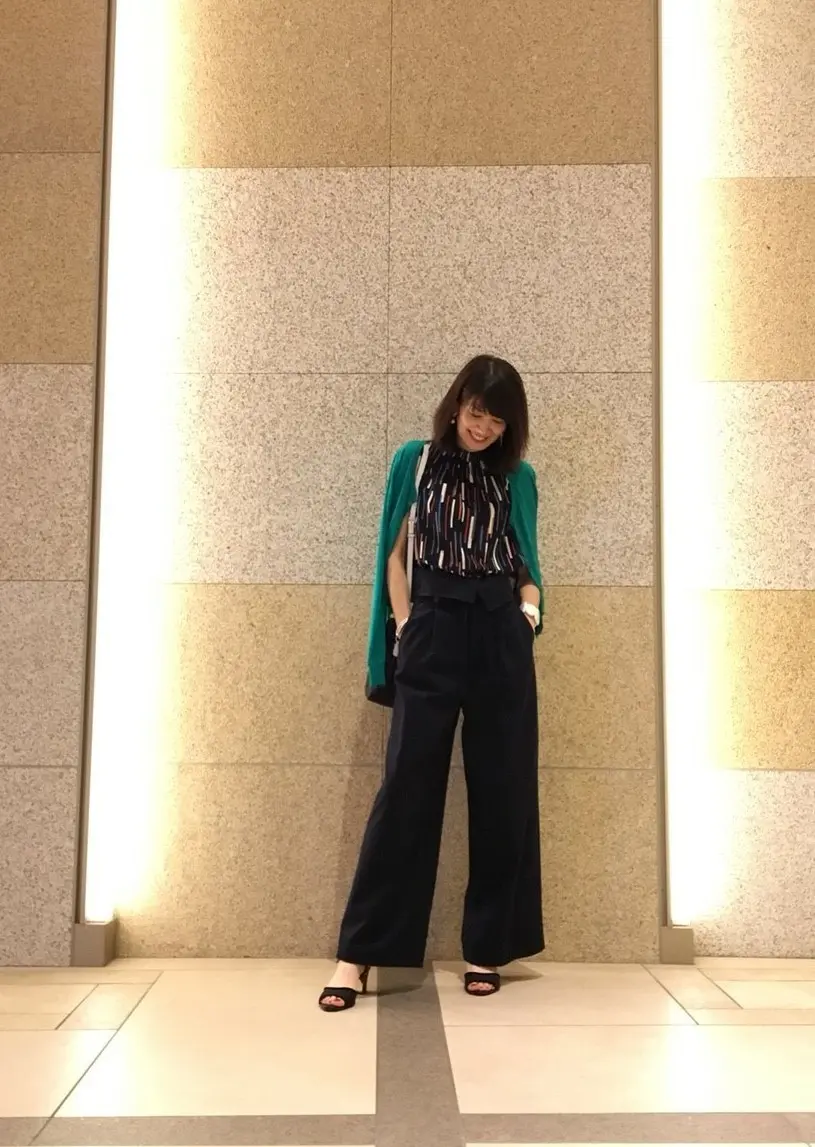 グリーンのカーディガンの画像_2