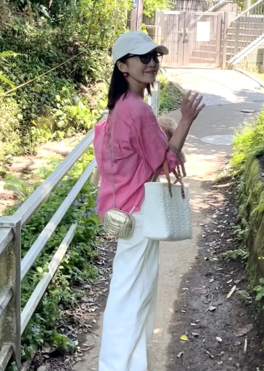 ピンクシャツと白デニムで江ノ島散策の画像_4