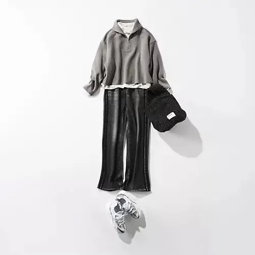 気温18度前後の季節に頼れるのは、一枚で着映えする上質ニット。