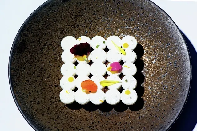 「バシュラン」はメレンゲにあんこを使ったアイスクリームやソースを。