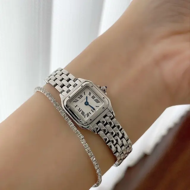 ダイソーブレスレットとカルティエ時計のコーデ