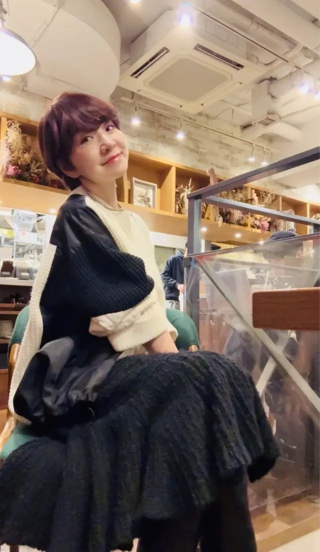 冬のショートヘアをレッドに　抜け感のあるの画像_4