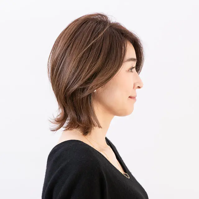 横から見たエレガントなボブヘアスタイル