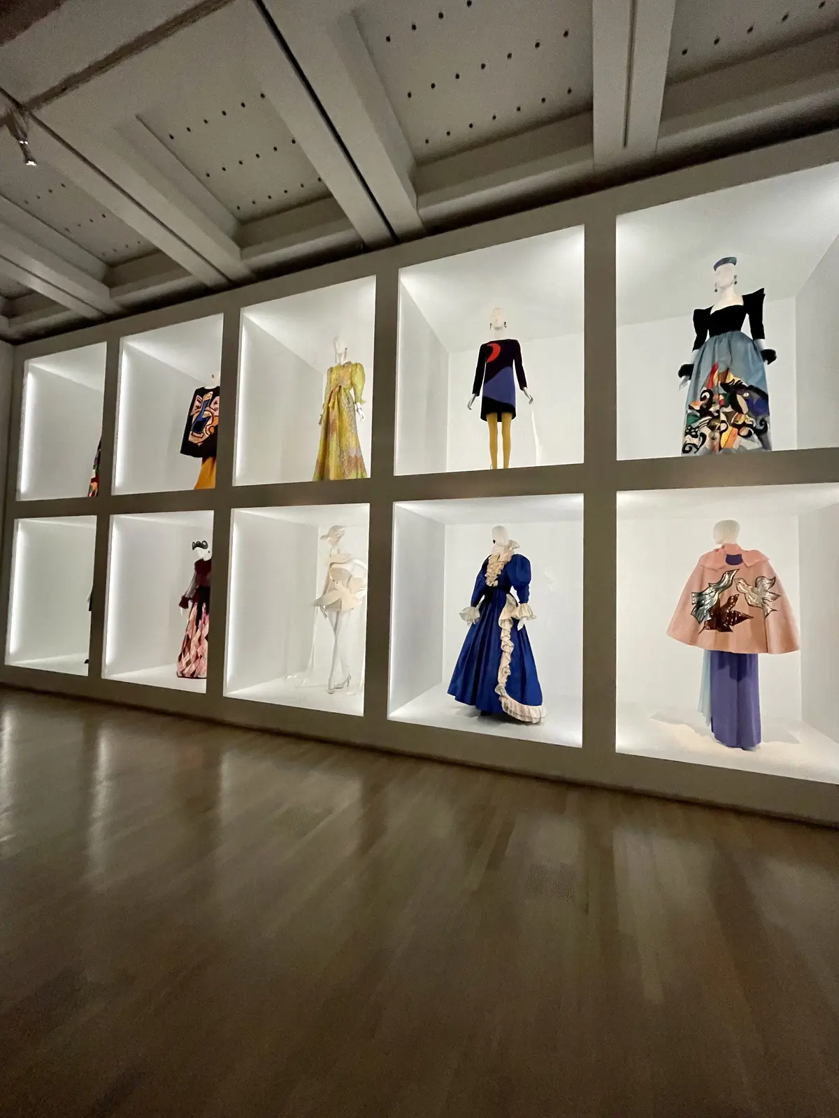 Yves Saint Laurent、Yves Saint Laurent, Across the style、イブサンローラン展、時を超えるスタイル、国立新美術館、展示、展示服、服、ドレス