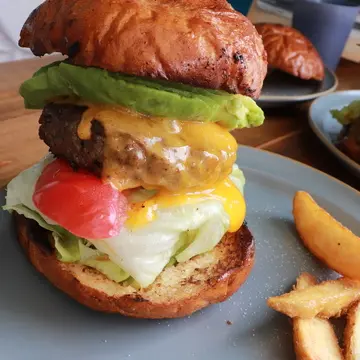 沖縄　UFO Burgar & Sandwich CAFE
ハンバーガー